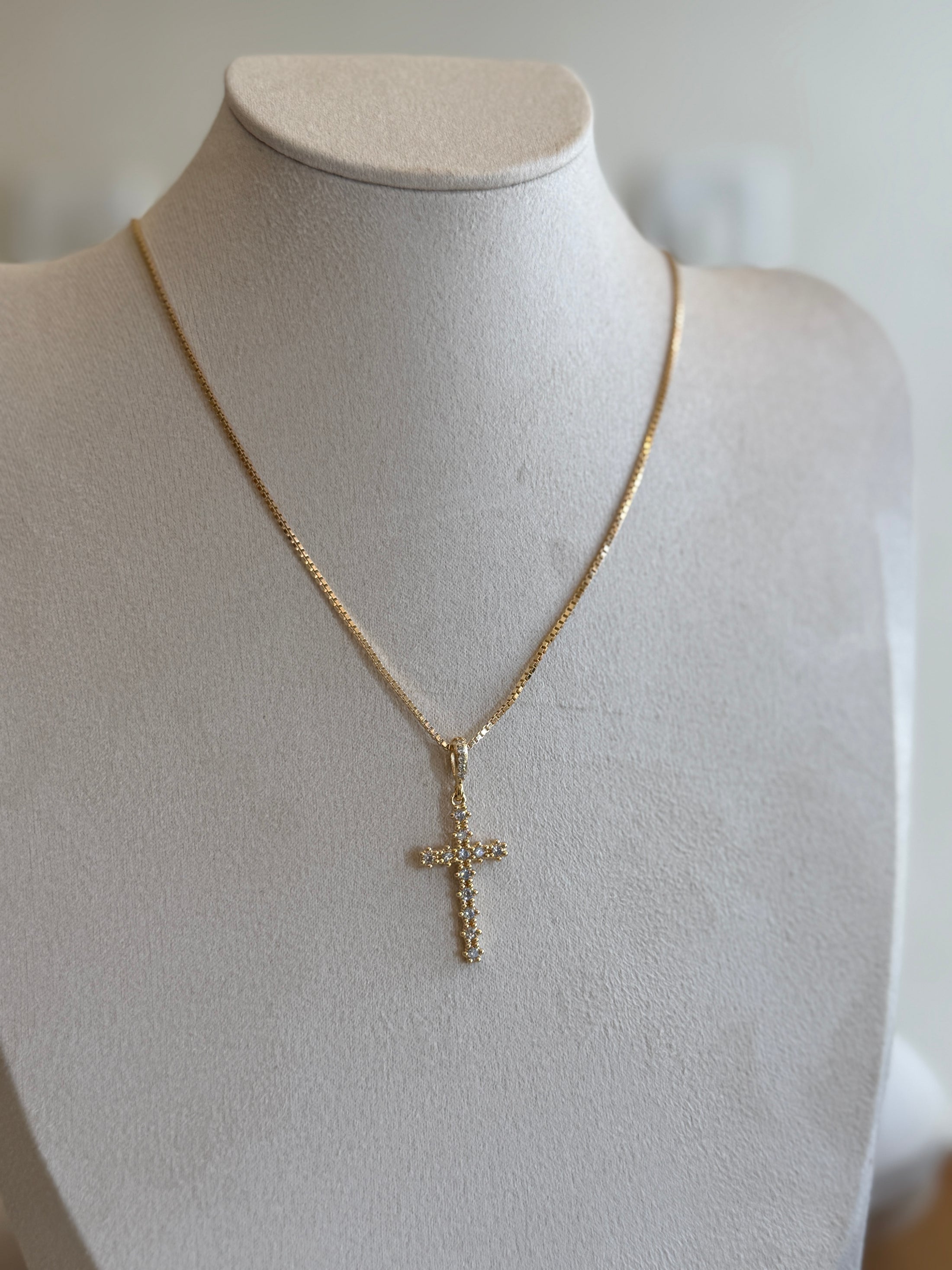 Luz Brillante Cross Necklace