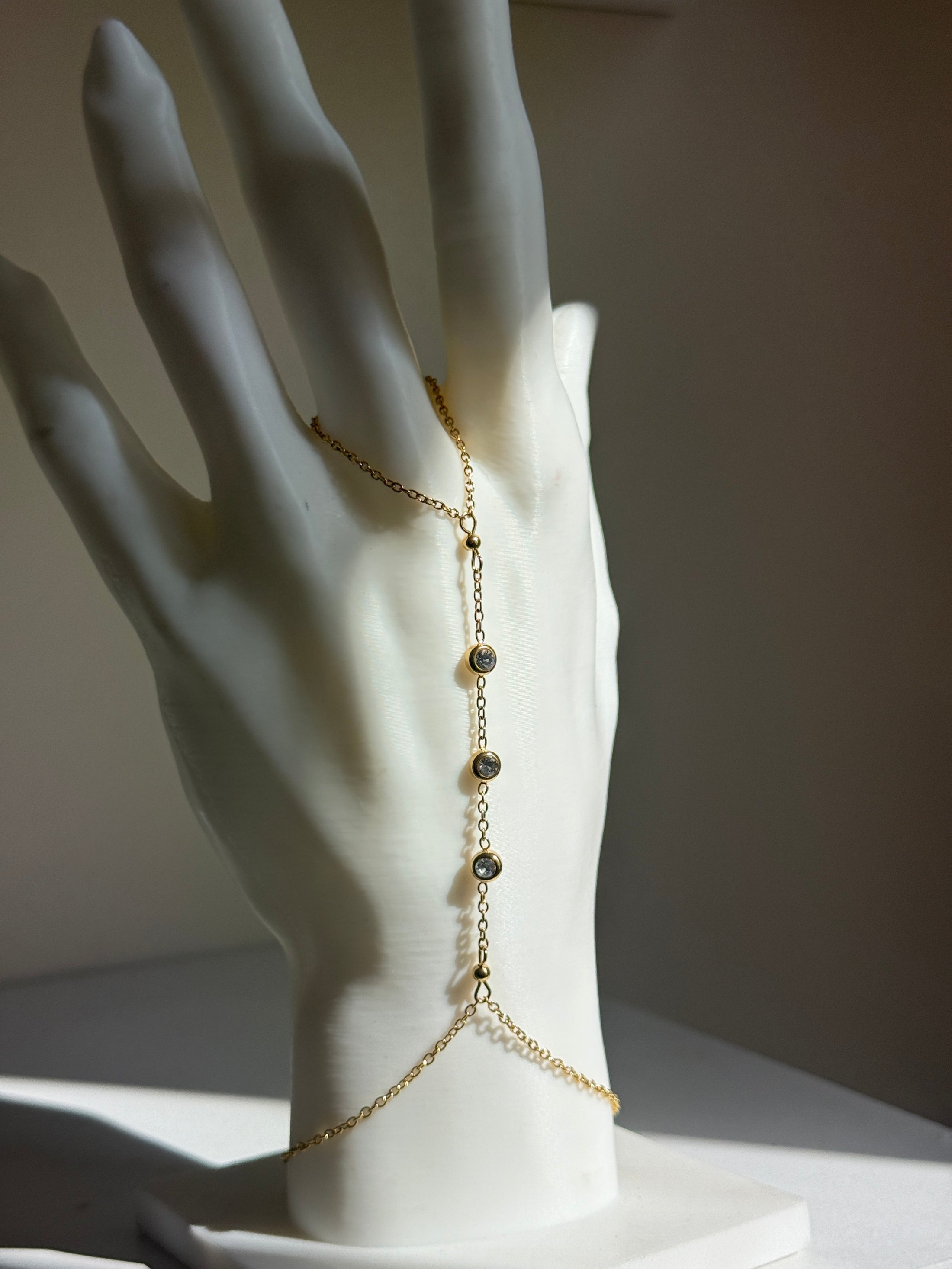 Aura Handchain