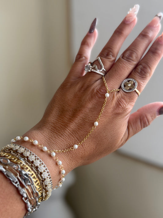 Gold & Pearls Handchain