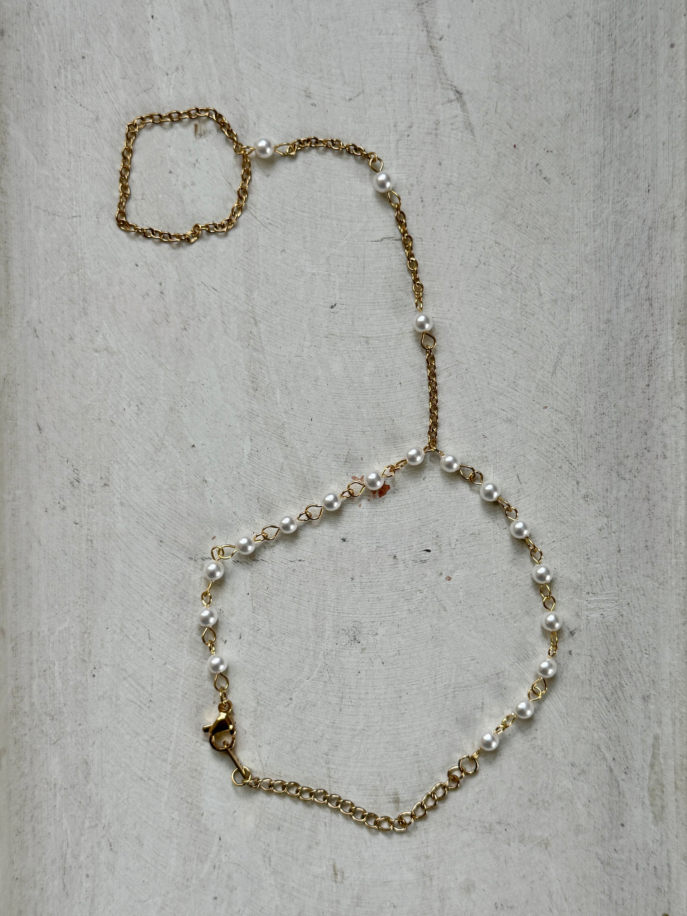Gold & Pearls Handchain