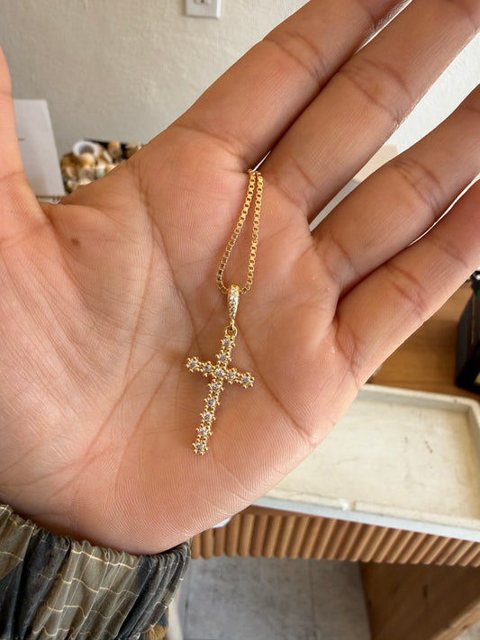 Luz Brillante Cross Necklace