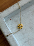 Load image into Gallery viewer, Delicate Daisy Bracelet
