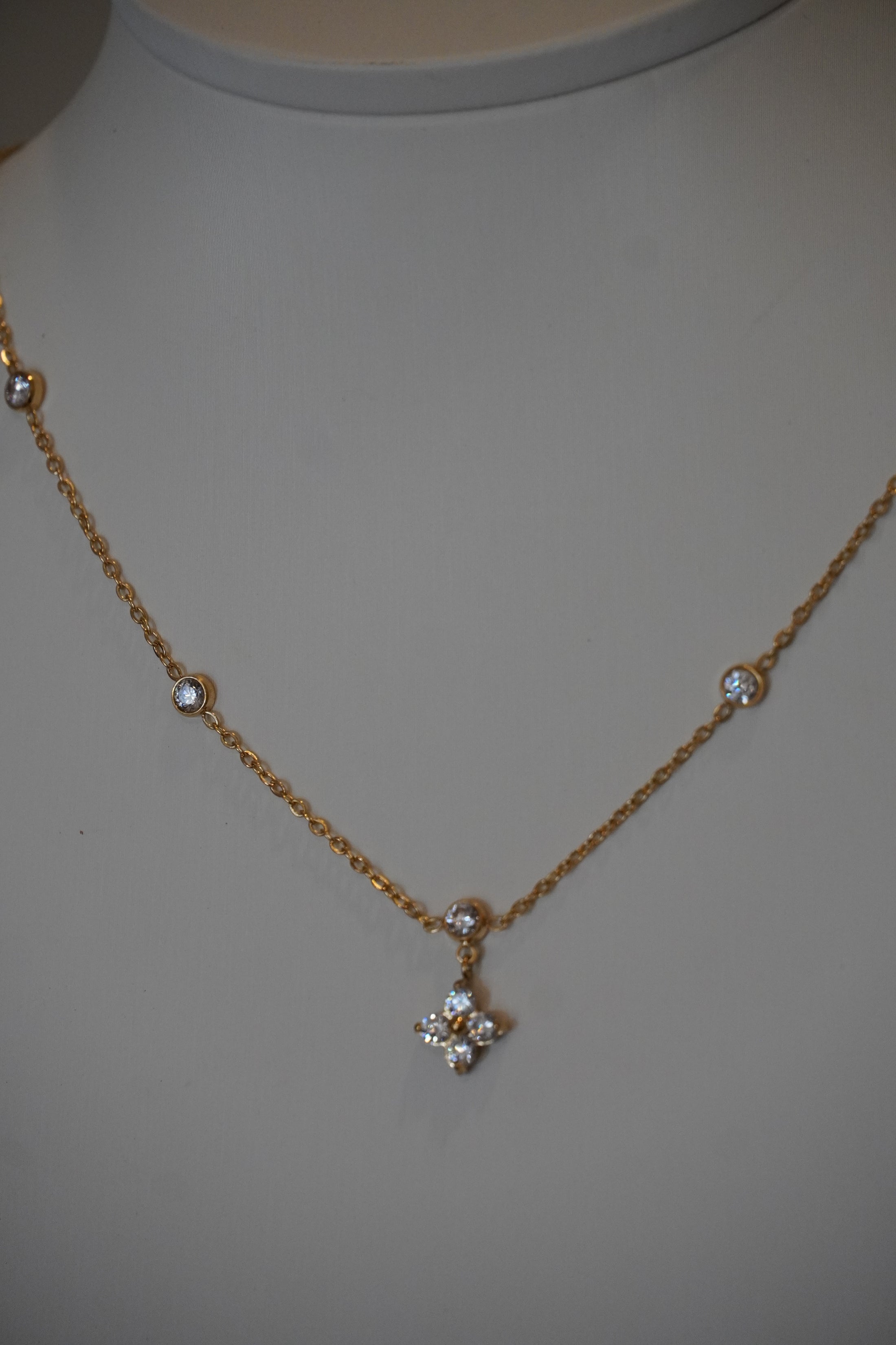 Dangling Flower Necklace