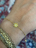 Load image into Gallery viewer, Delicate Daisy Bracelet
