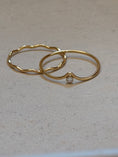 Load image into Gallery viewer, Dainty wavy ring
