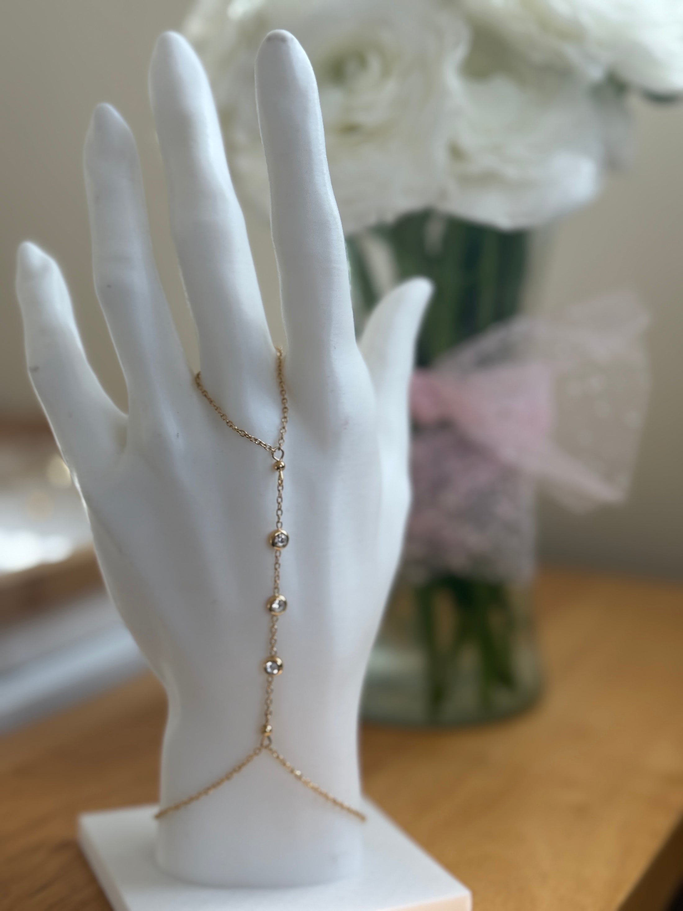 Aura Handchain
