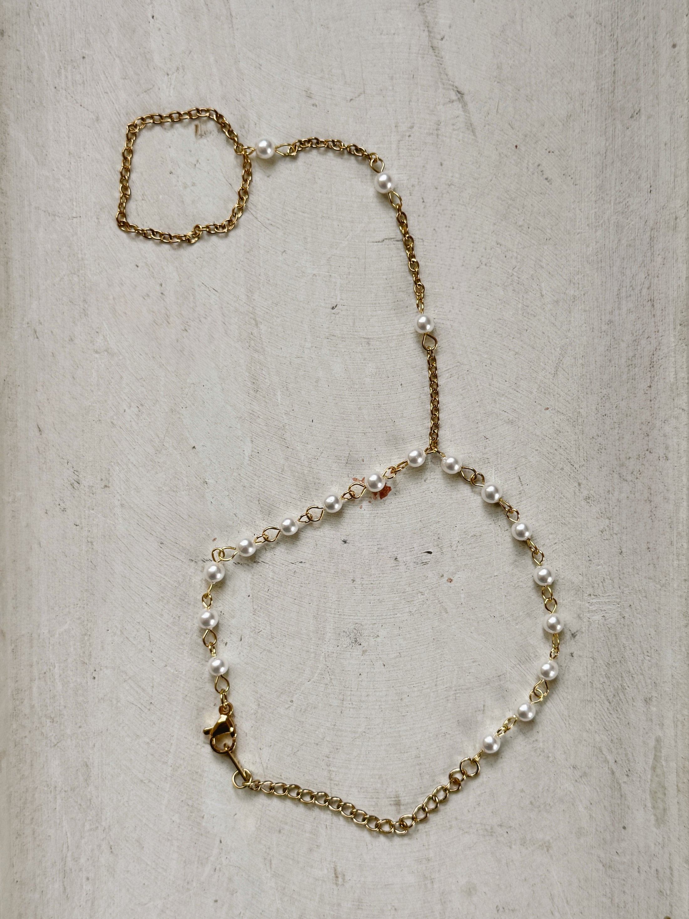 Gold & Pearls Handchain